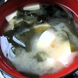 豆腐と玉ねぎわかめのお味噌汁☆